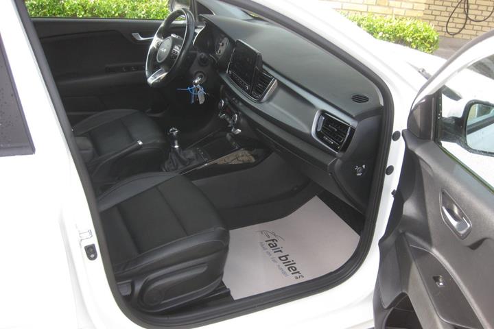 Hvid Kia Rio fra 2022