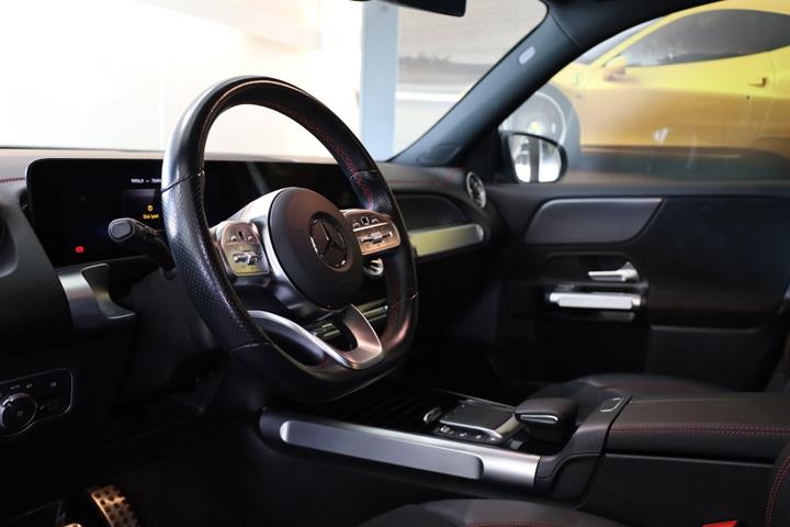 Grå Mercedes EQB250 fra 2022