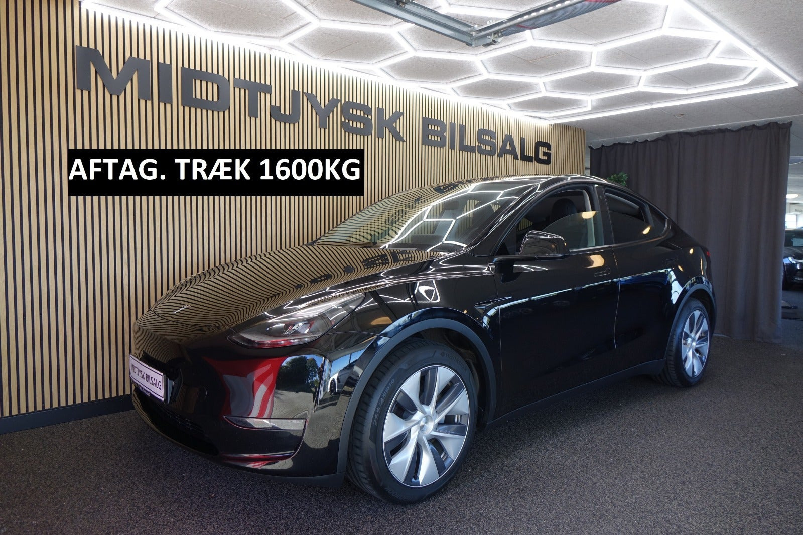 Tesla Model Y Long Range AWD
