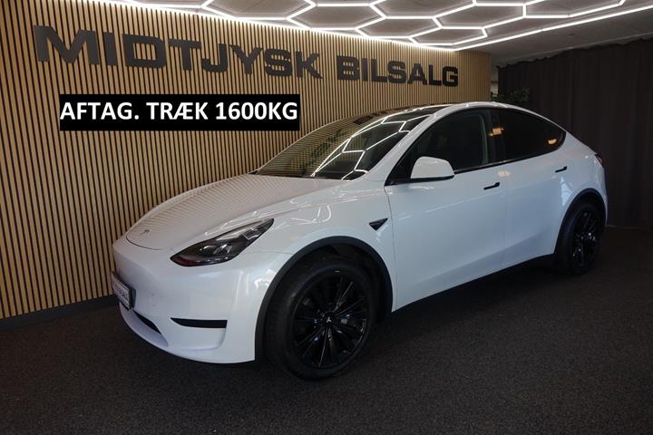 Hvid Tesla Model Y fra 2023