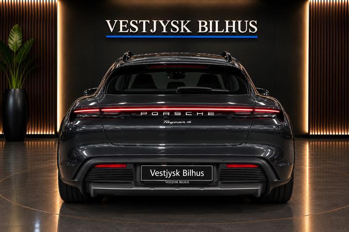 Grå Porsche Taycan 4 fra 2022