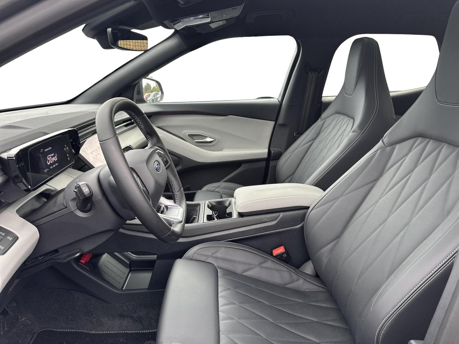 Grå Ford Explorer fra 2025