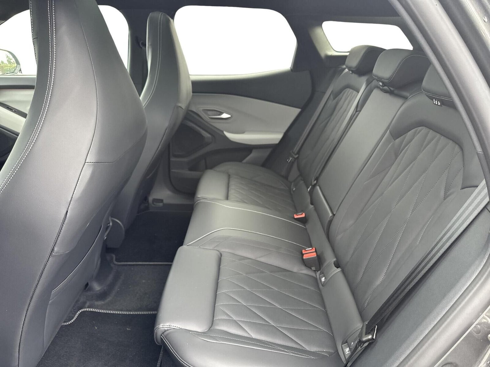 Grå Ford Explorer fra 2025