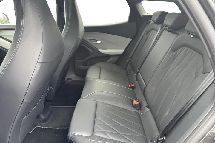 Grå Ford Explorer fra 2025