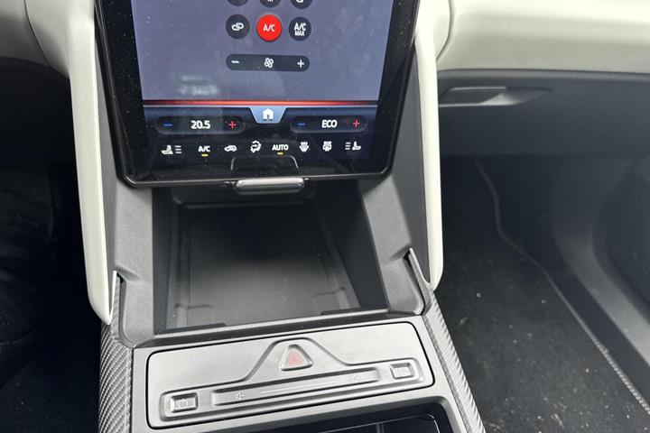 Grå Ford Explorer fra 2025