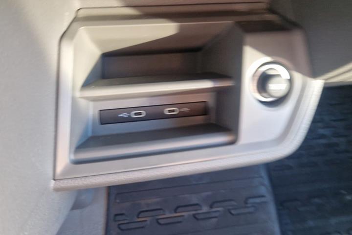 Hvid VW Crafter 35 fra 2023