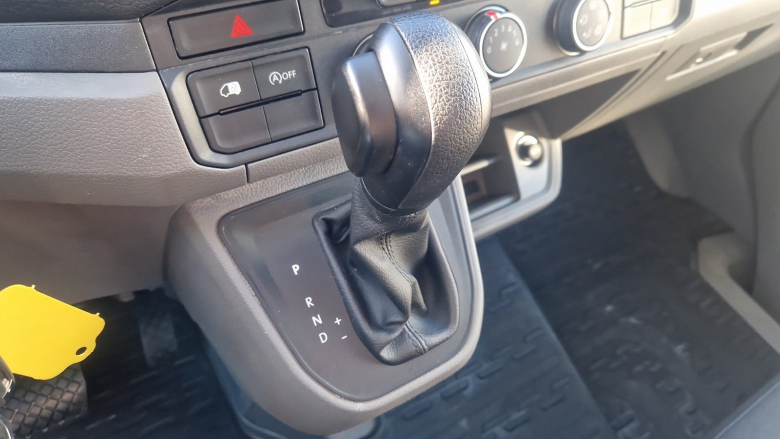 Hvid VW Crafter 35 fra 2023