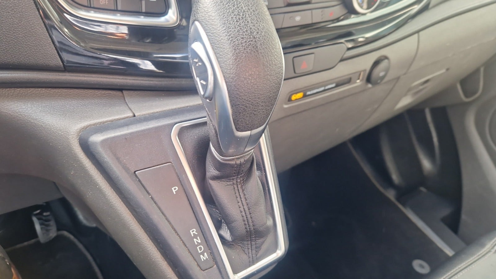 Grå Ford Transit Custom 320 L2 fra 2023