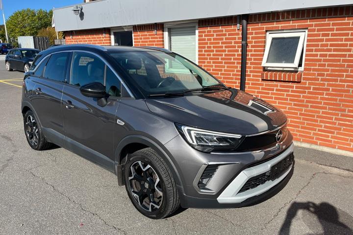 Grå Opel Crossland fra 2022