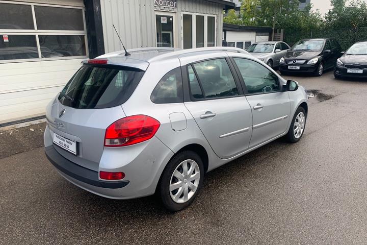 Sølv Renault Clio III fra 2012