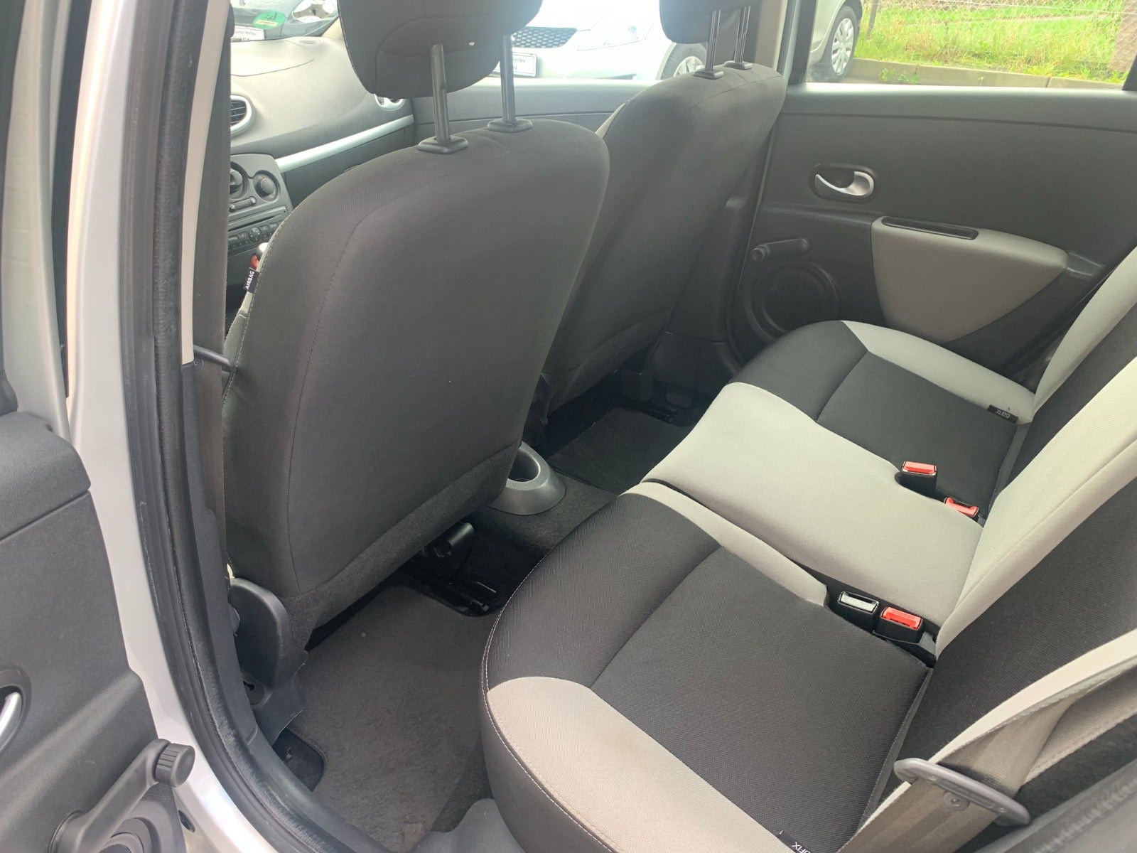 Sølv Renault Clio III fra 2012