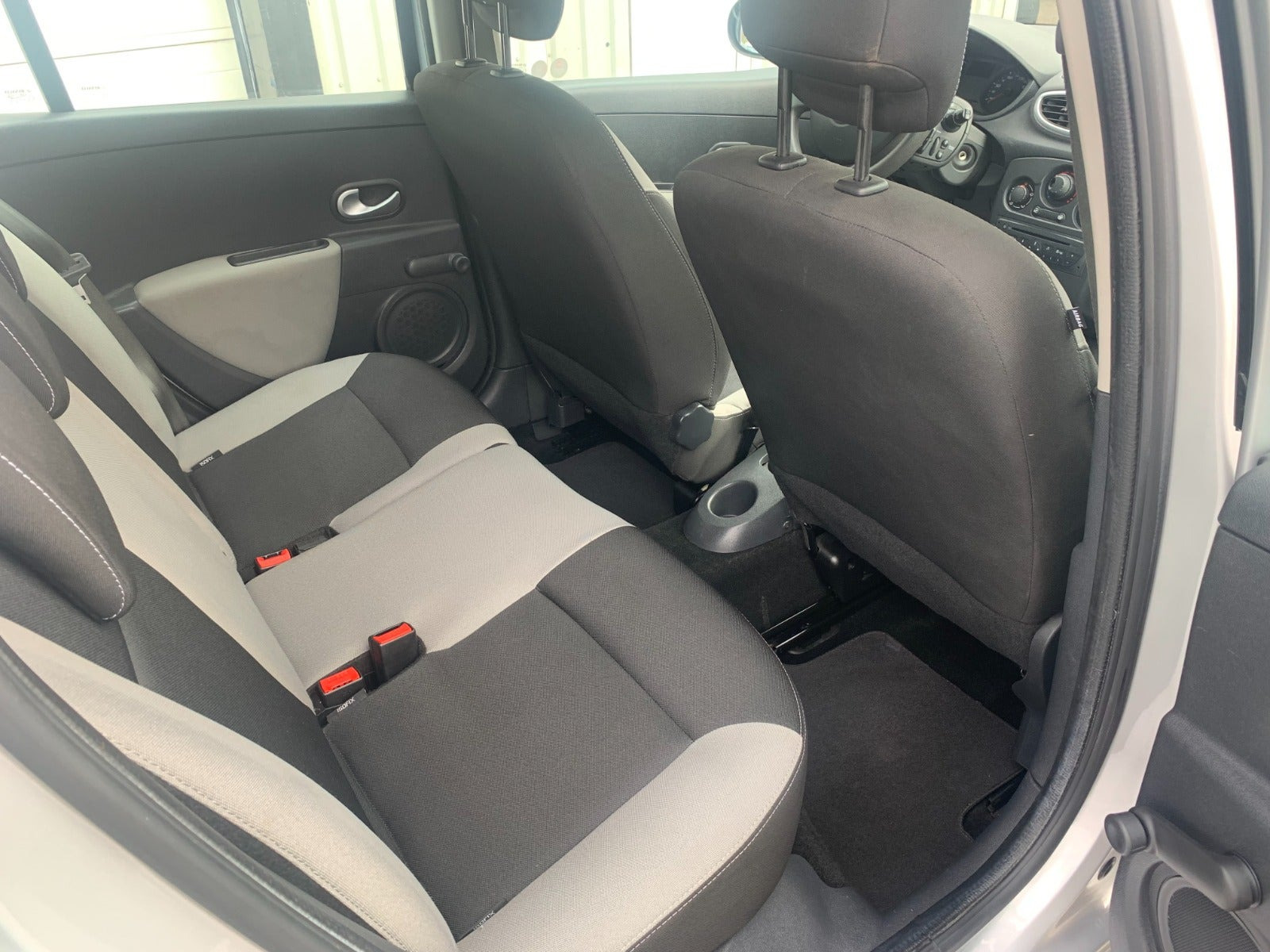 Sølv Renault Clio III fra 2012