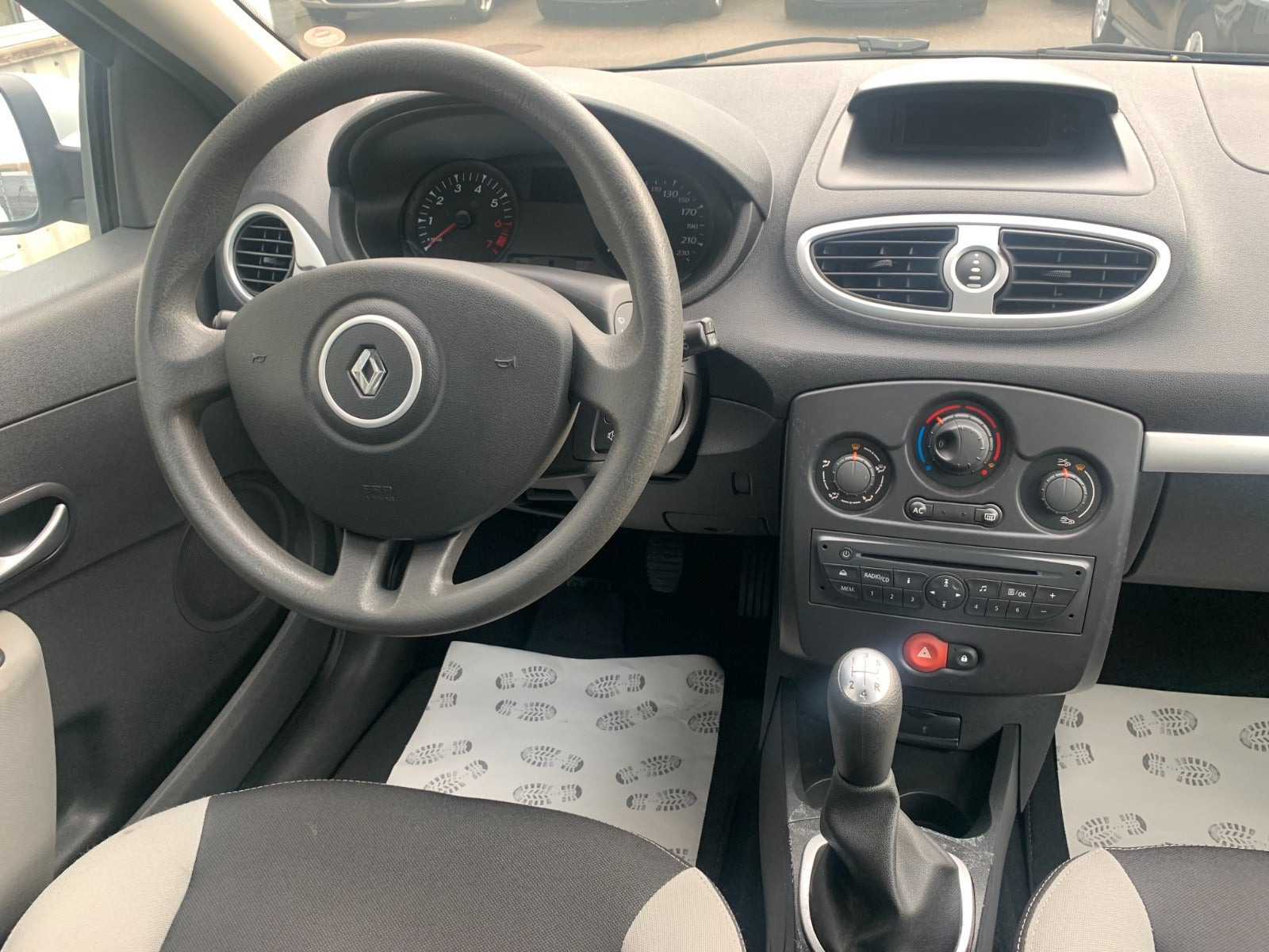 Sølv Renault Clio III fra 2012