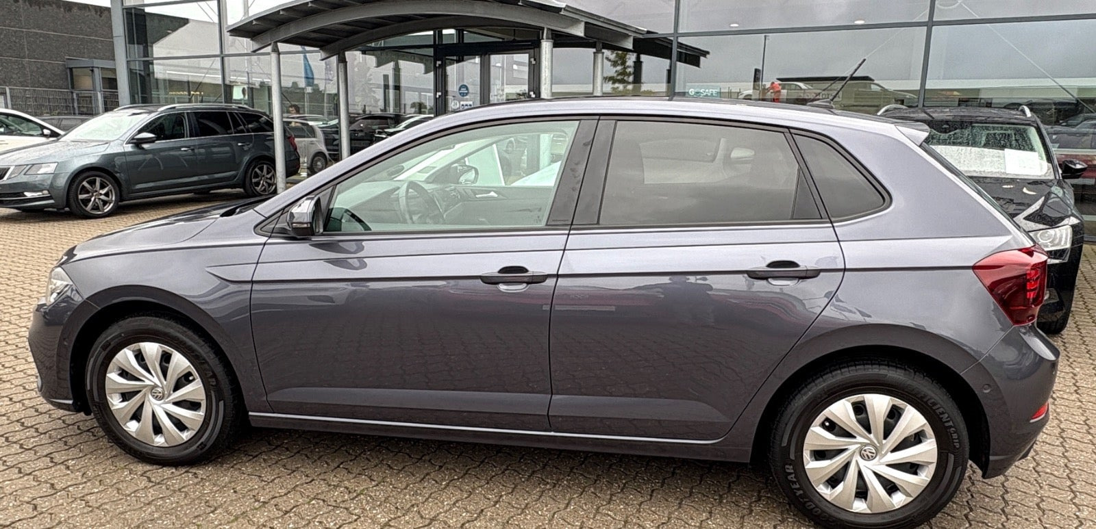 Grå VW Polo fra 2023