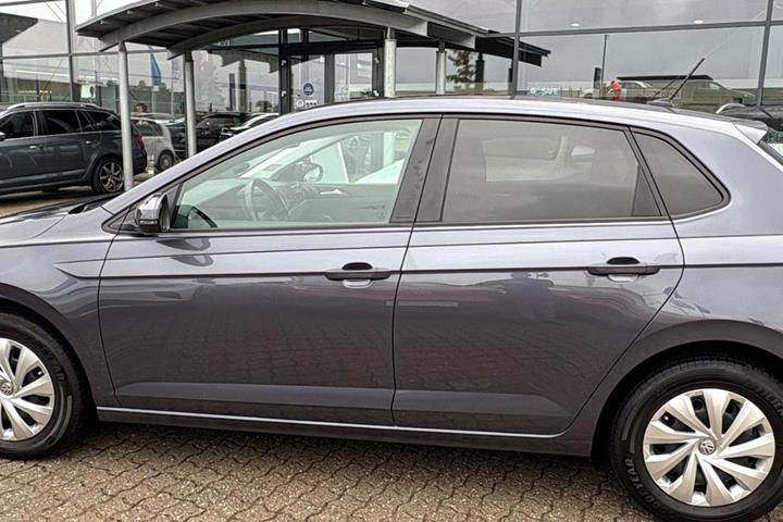 Grå VW Polo fra 2023