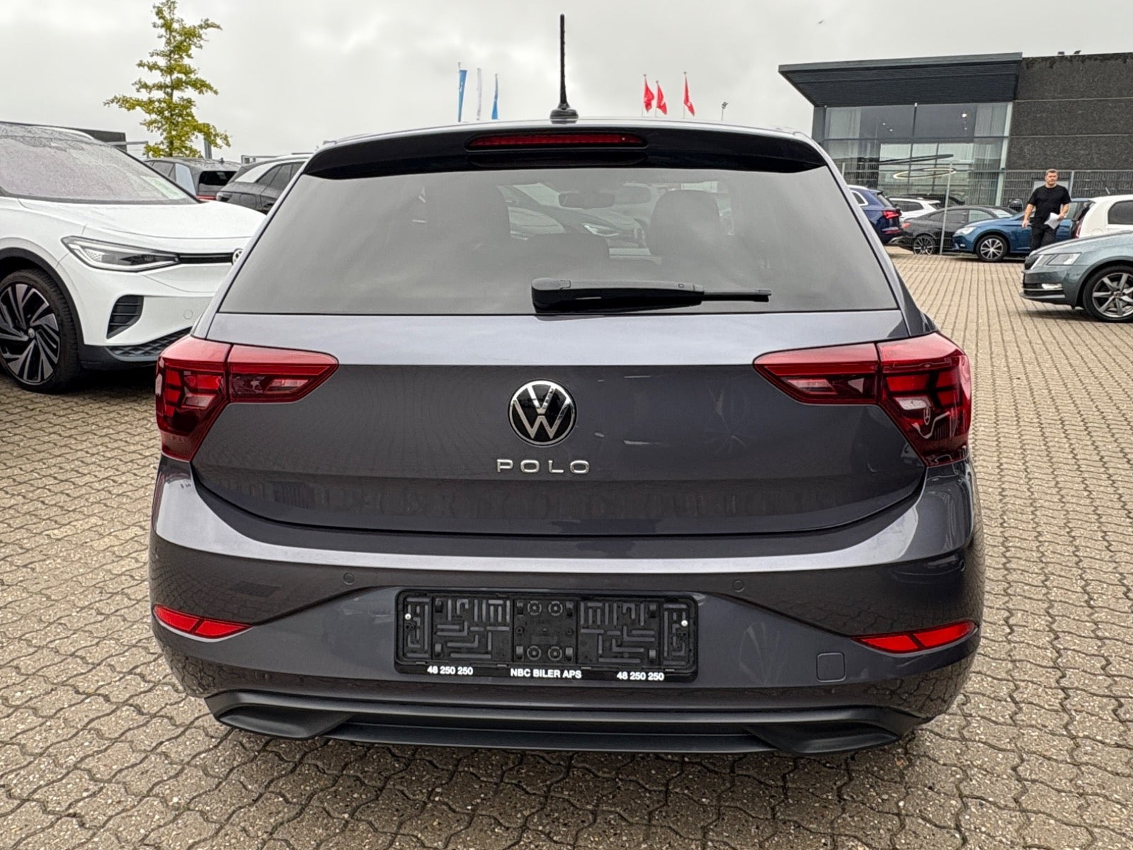 Grå VW Polo fra 2023