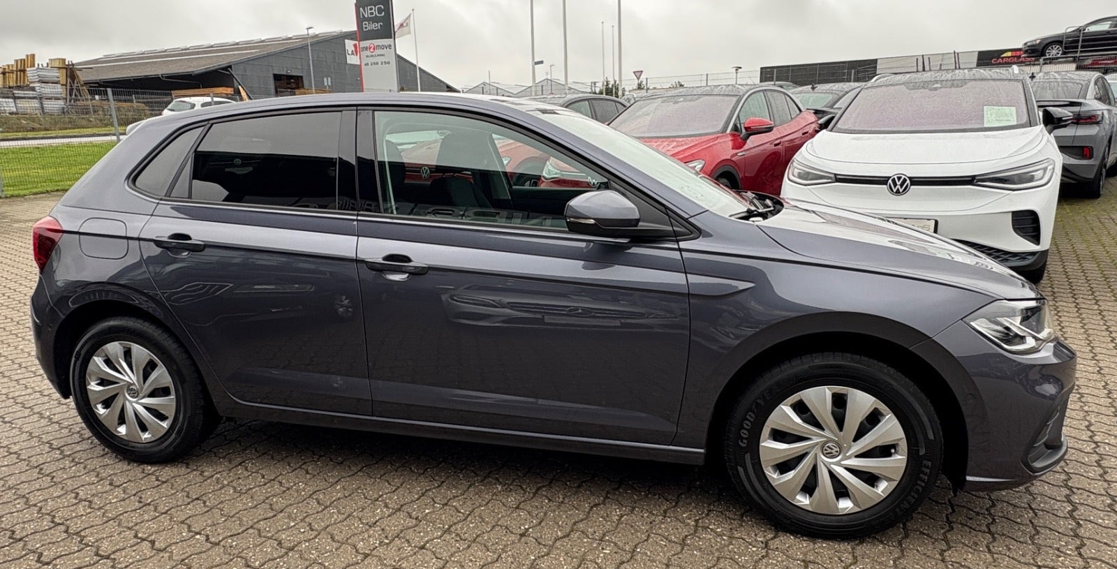 Grå VW Polo fra 2023