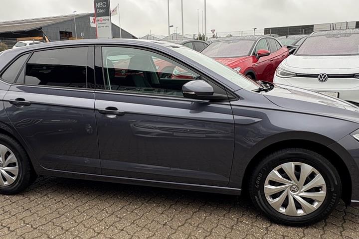Grå VW Polo fra 2023
