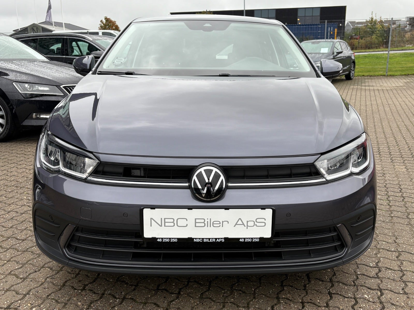 Grå VW Polo fra 2023