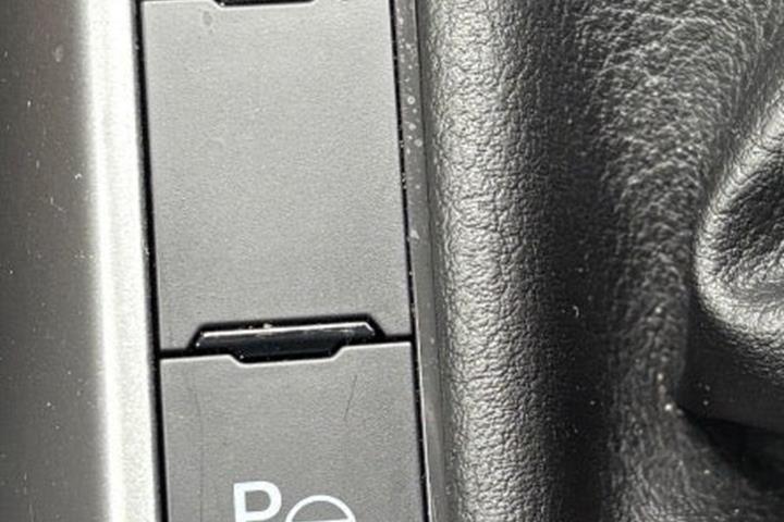 Grå VW Polo fra 2023