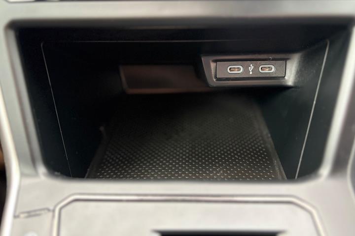 Grå VW Polo fra 2023