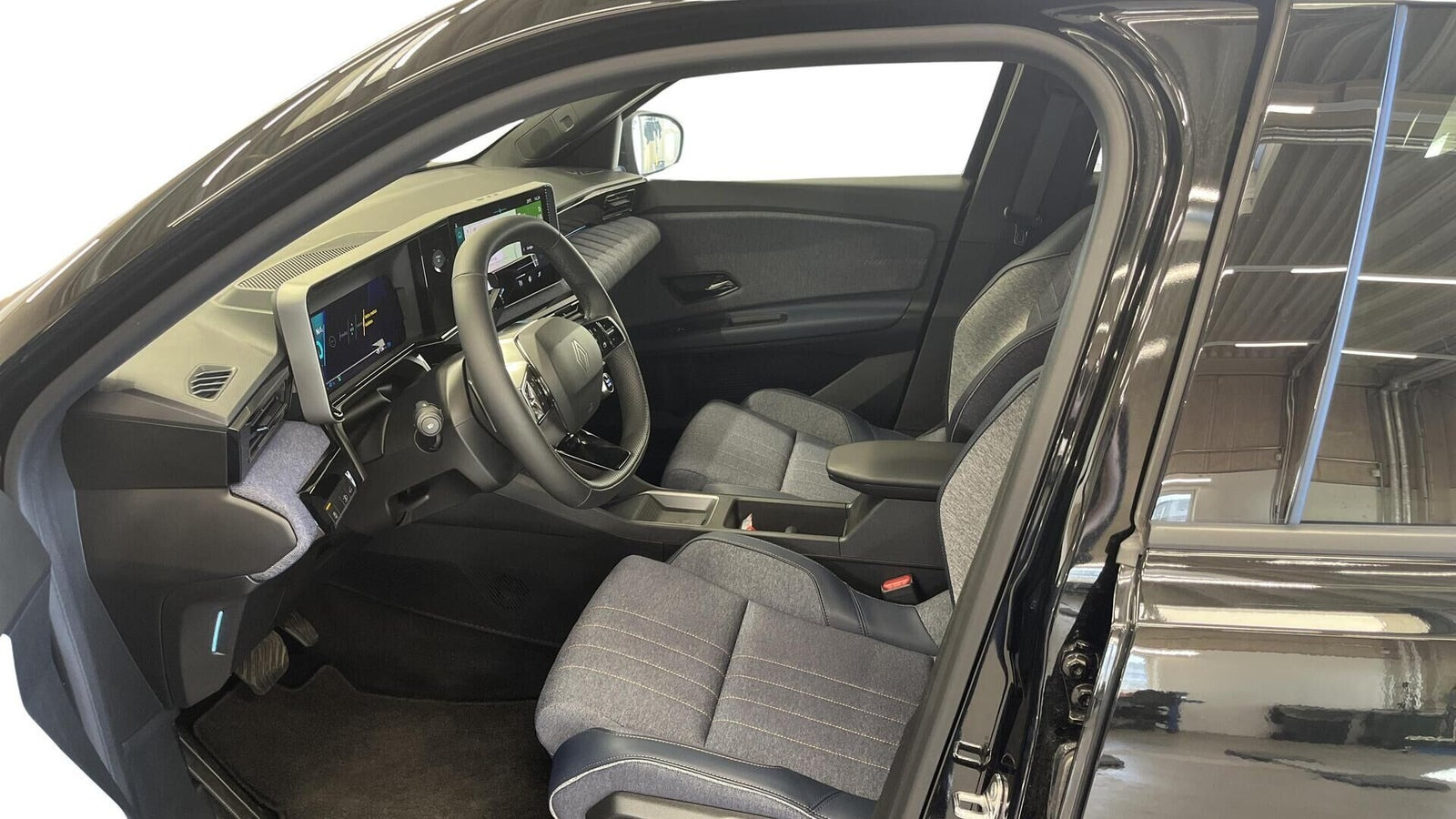Sort Renault 4 E-Tech fra 2026