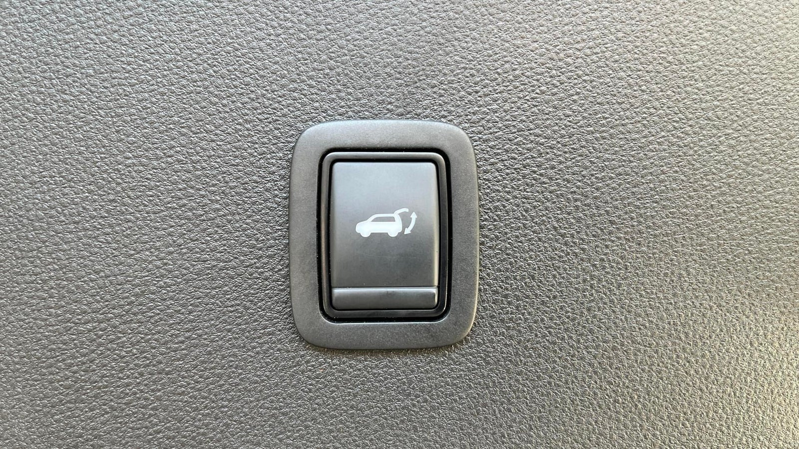 Sort Renault 4 E-Tech fra 2026