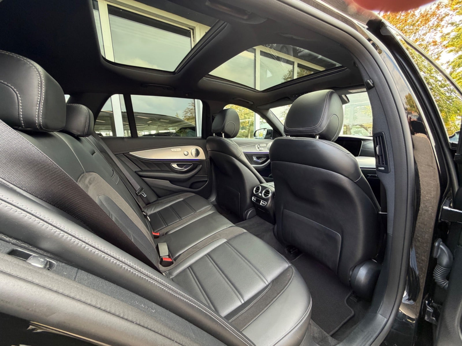 Sort Mercedes E43 fra 2017