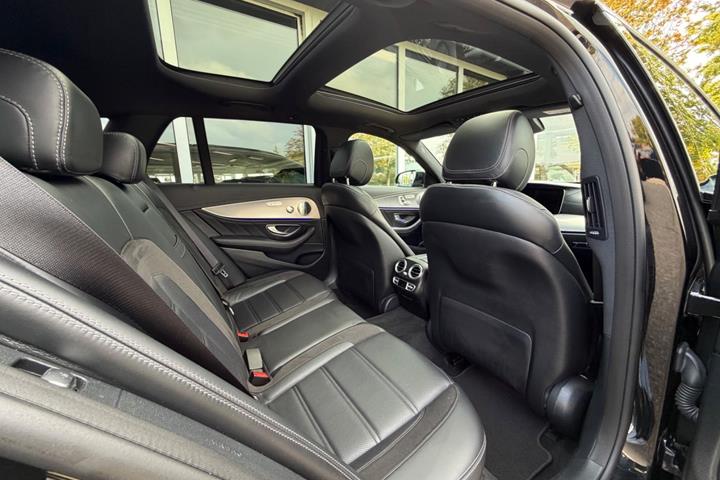 Sort Mercedes E43 fra 2017