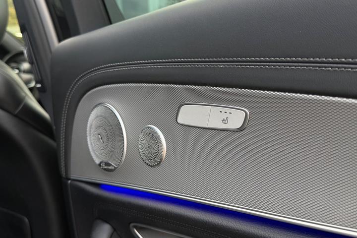 Sort Mercedes E43 fra 2017