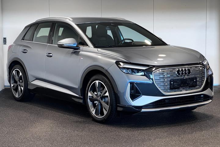 Blå Audi Q4 e-tron fra 2024