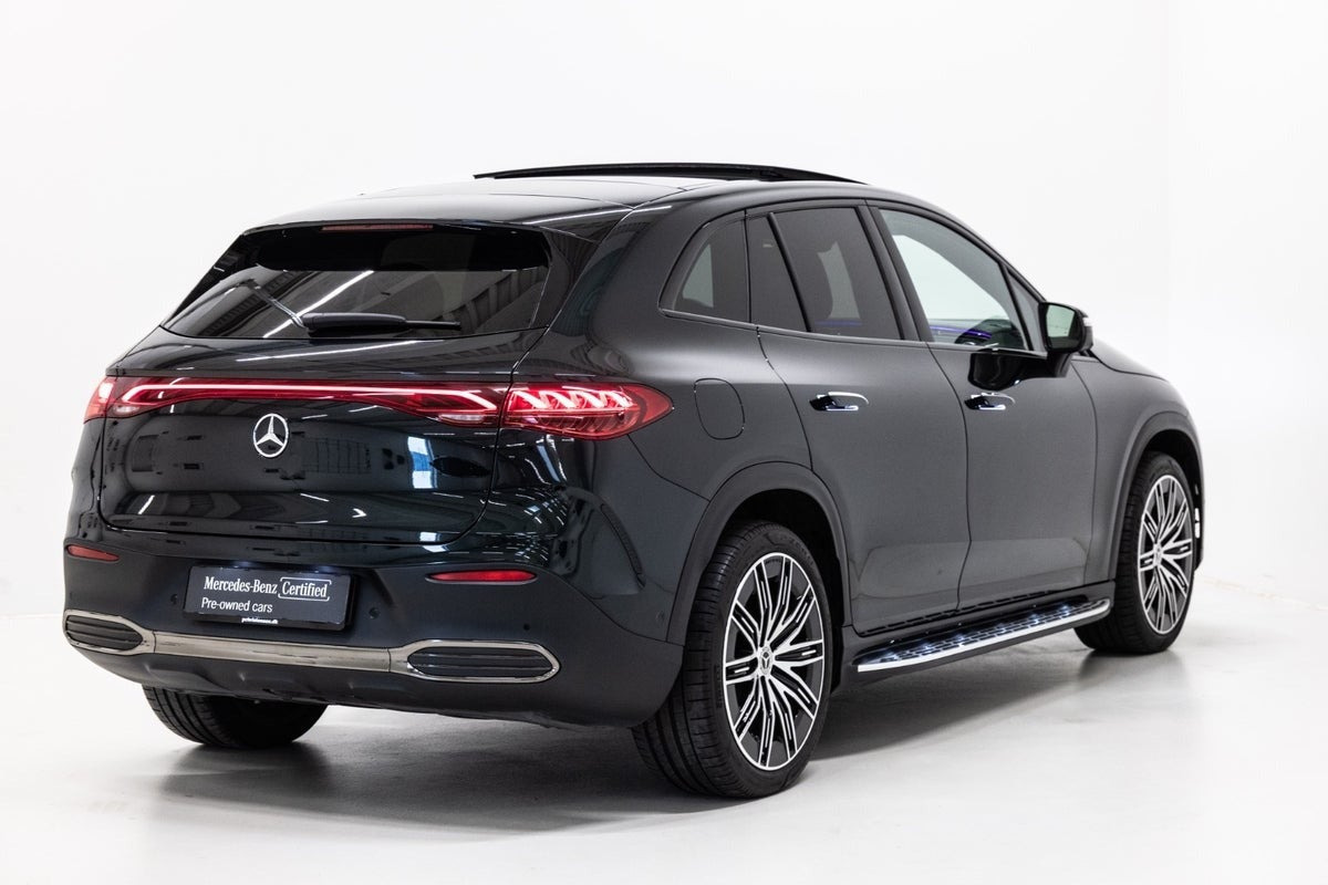 Grøn Mercedes EQE350 SUV fra 2025