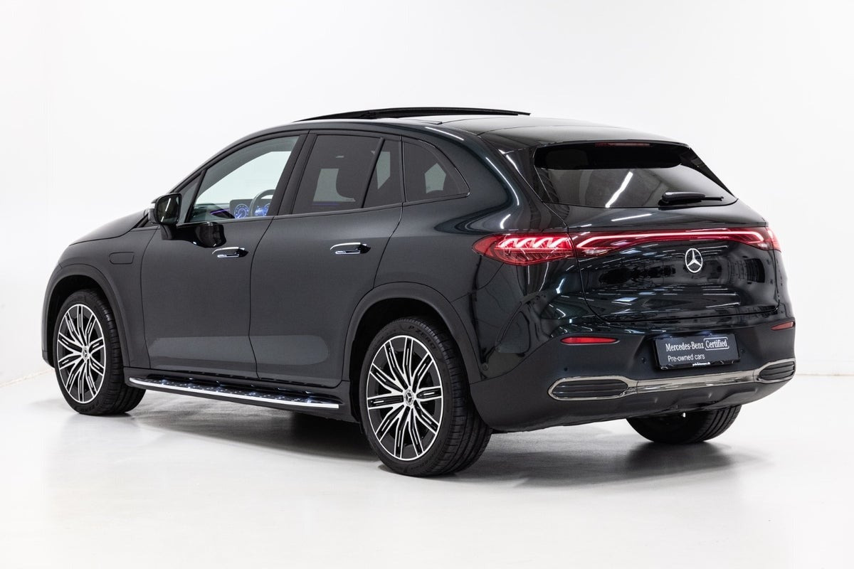 Grøn Mercedes EQE350 SUV fra 2025