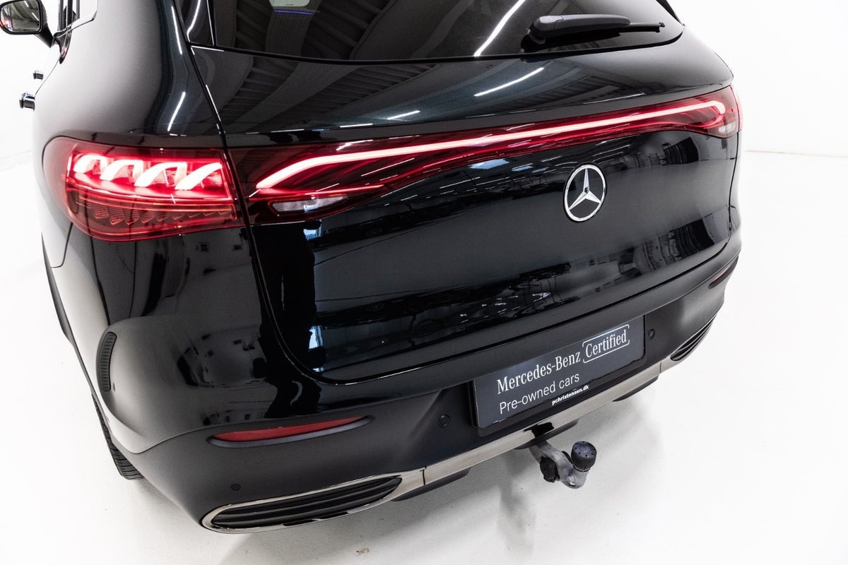 Grøn Mercedes EQE350 SUV fra 2025