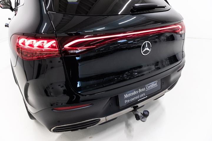 Grøn Mercedes EQE350 SUV fra 2025