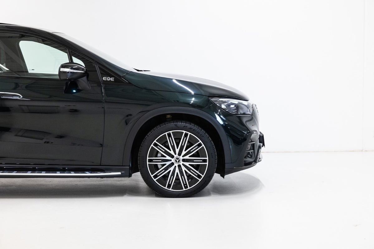 Grøn Mercedes EQE350 SUV fra 2025
