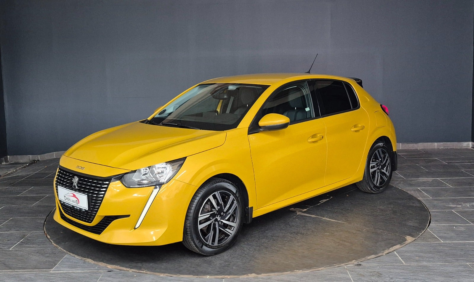 Gul Peugeot 208 fra 2020
