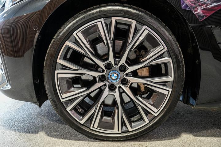 Sort BMW i4 fra 2023