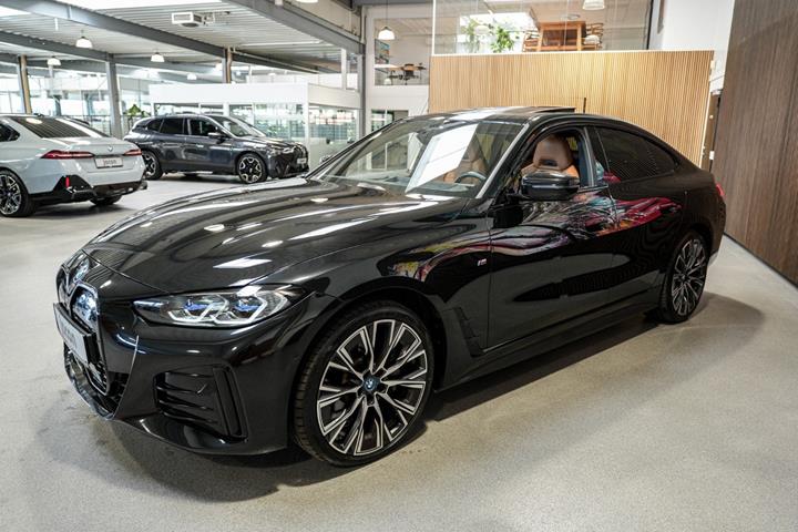 Sort BMW i4 fra 2023