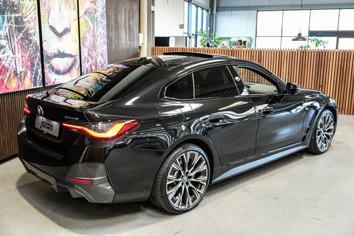 Sort BMW i4 fra 2023