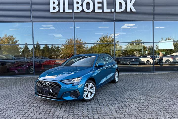 Blå Audi A3 fra 2021