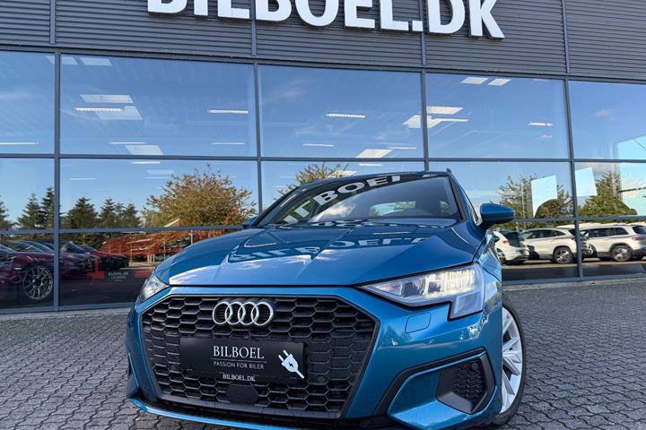 Blå Audi A3 fra 2021