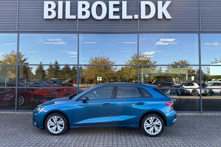 Blå Audi A3 fra 2021