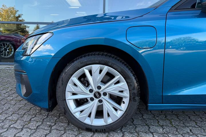 Blå Audi A3 fra 2021