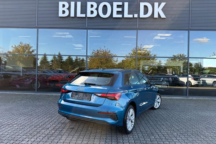 Blå Audi A3 fra 2021