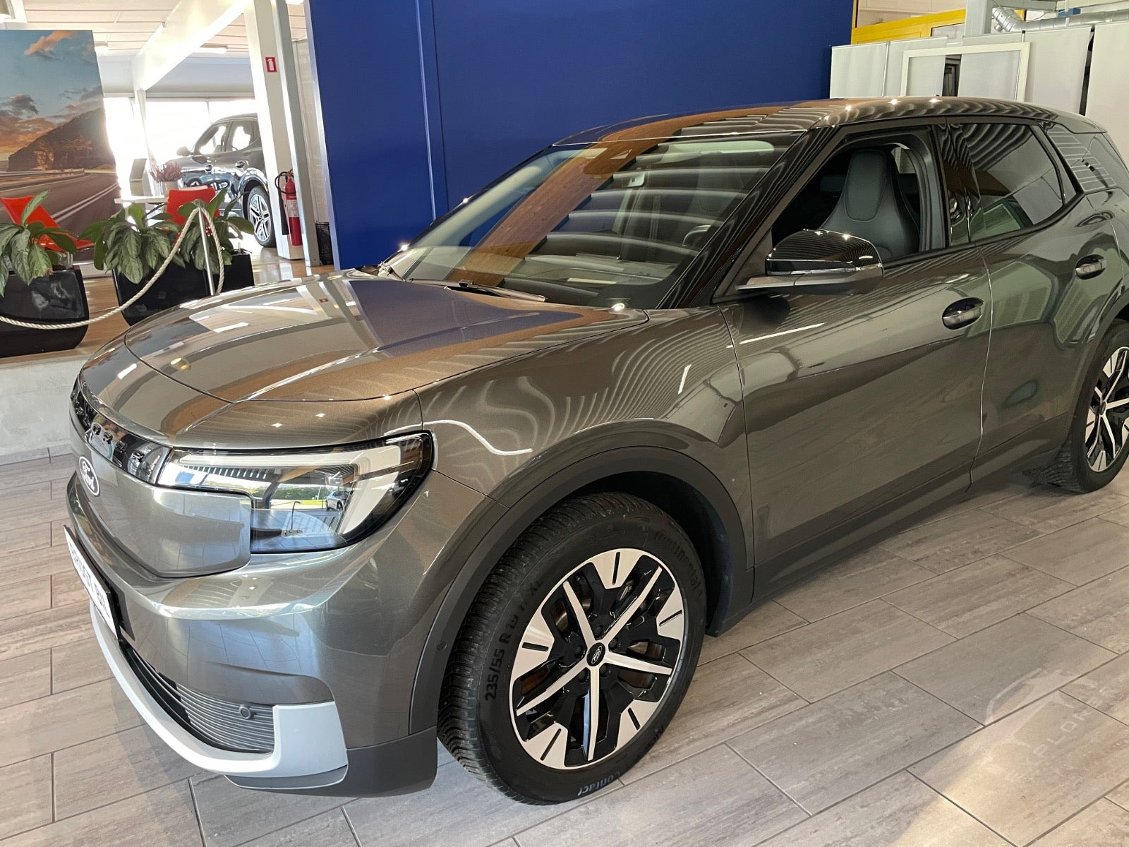 Ford Explorer 77 Select Extended Range