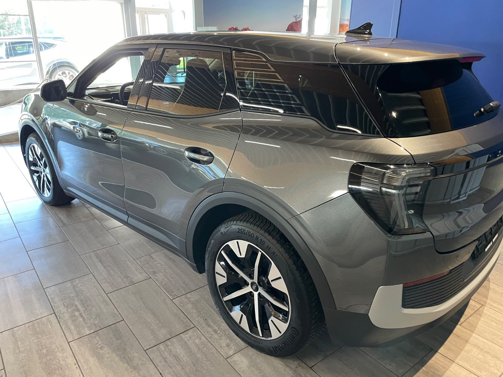 Grå Ford Explorer fra 2025