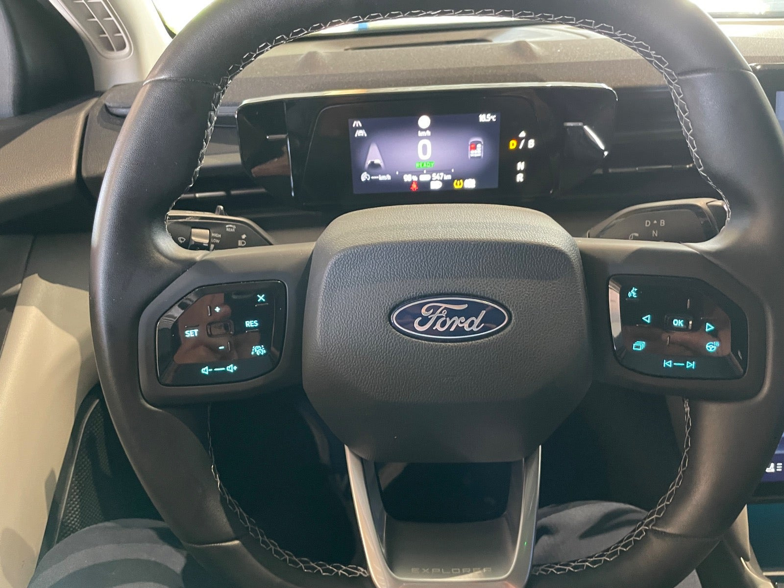 Grå Ford Explorer fra 2025