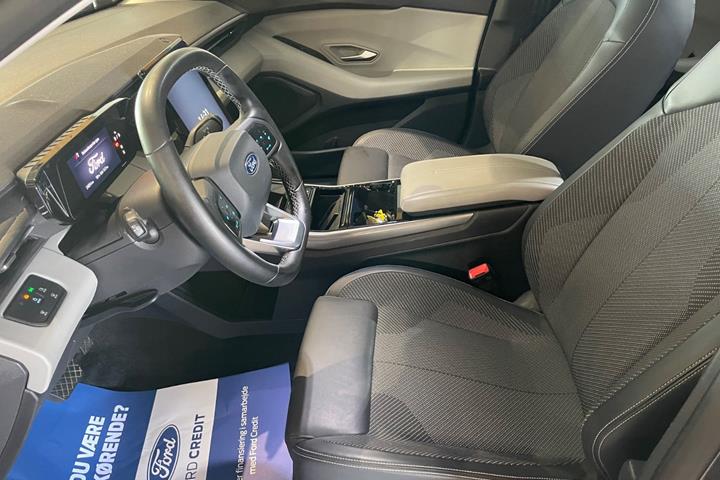 Grå Ford Explorer fra 2025