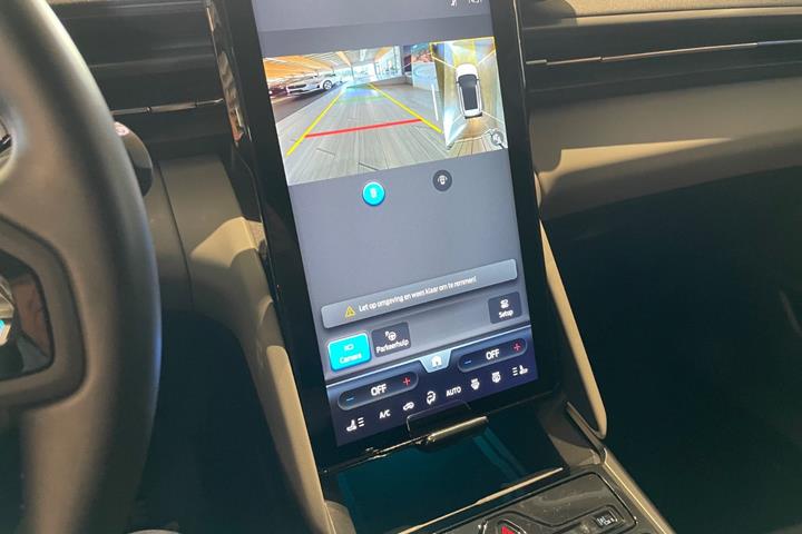 Grå Ford Explorer fra 2025